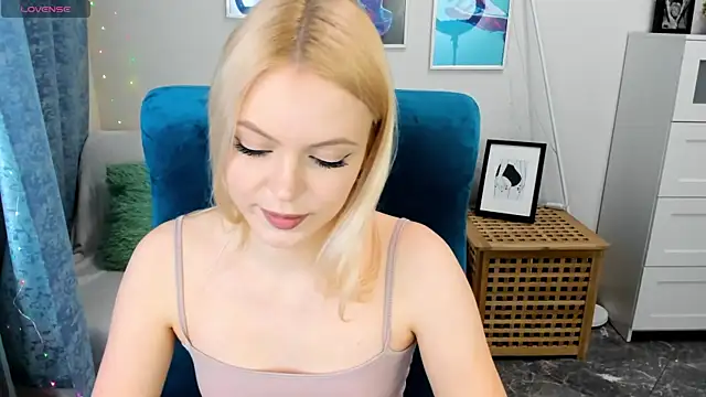 Snapshot of KatherineePierce chatting on May 21, 3:52 pm KatherineePierce online show from May 21, 3:52 pm