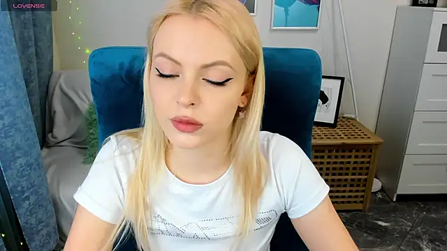 Snapshot of KatherineePierce chatting on May 22, 3:17 pm KatherineePierce online show from May 22, 3:17 pm