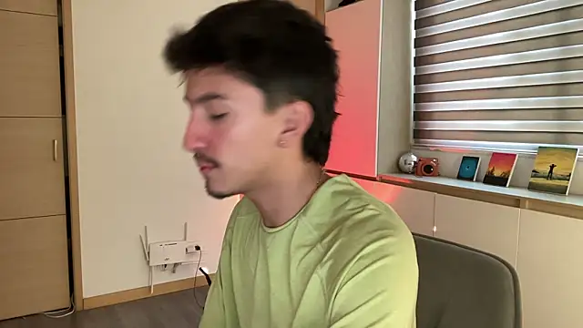 sweettaaron01 online show from December 15, 6:01 pm