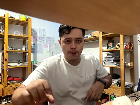 Snapshot of Haustin202 chatting on September 19, 12:23 am Haustin202 online show from September 19, 12:23 am