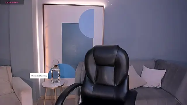 Snapshot of SarahYates chatting on April 29, 4:16 am SarahYates online show from April 29, 4:16 am