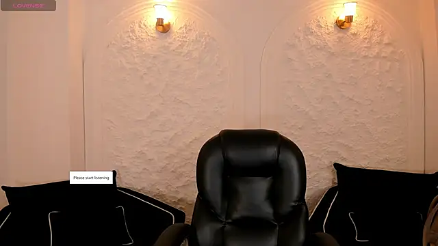 Snapshot of SarahYates chatting on May 9, 3:45 am SarahYates online show from May 9, 3:45 am