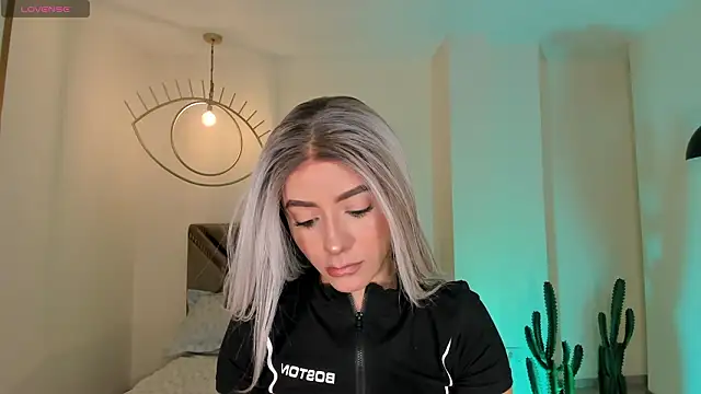 IsabellaMoreau online show from February 23, 7:11 pm