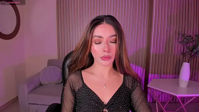 IsabellaMoreau online show from July 7, 8:13 pm