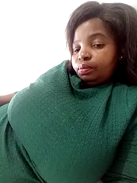 Snapshot of ShySexyBaddiexx chatting on September 22, 9:33 am ShySexyBaddiexx online show from September 22, 9:33 am