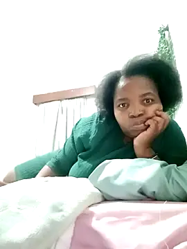 Snapshot of ShySexyBaddiexx chatting on October 13, 7:58 pm ShySexyBaddiexx online show from October 13, 7:58 pm