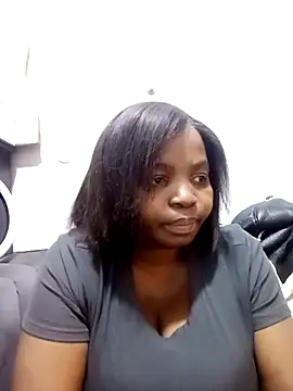 ShySexyBaddiexx online show from November 25, 5:13 pm