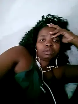 ShySexyBaddiexx online show from March 13, 7:15 am