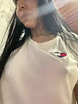 Snapshot of oh_nina chatting on February 19, 10:50 pm oh nina online show from February 19, 10:50 pm