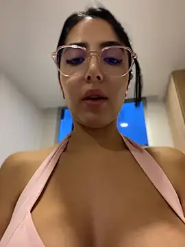 Snapshot of oh_nina chatting on July 9, 11:20 pm oh nina online show from July 9, 11:20 pm