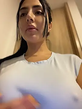 Snapshot of oh_nina chatting on July 18, 12:15 am oh nina online show from July 18, 12:15 am