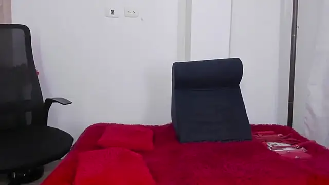 miaroberts69 online show from May 28, 12:30 am