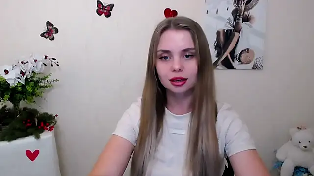 Snapshot of OceanicDawn chatting on May 13, 6:00 am OceanicDawn online show from May 13, 6:00 am