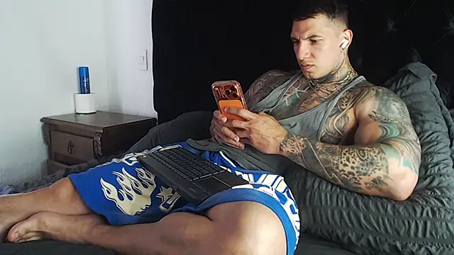 Shane Clay online show from April 3, 6:50 pm