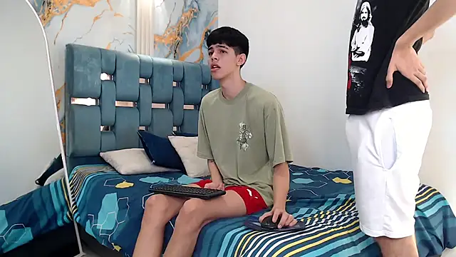 TWINKS FRIENDS online show from February 12, 1:17 pm