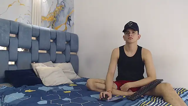 TWINKS FRIENDS online show from April 2, 1:31 pm