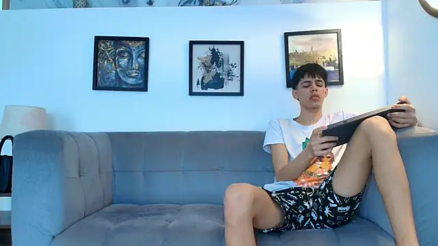 TWINKS FRIENDS online show from April 4, 1:19 pm