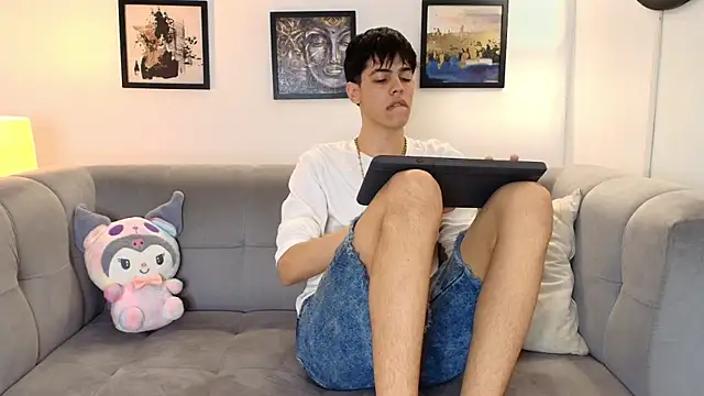 TWINKS FRIENDS online show from April 14, 1:17 pm