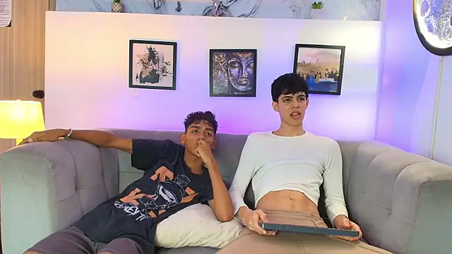 TWINKS FRIENDS online show from April 17, 1:36 pm