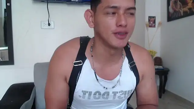 Snapshot of Hiroshi_Shen chatting on May 3, 1:06 pm Hiroshi Shen online show from May 3, 1:06 pm