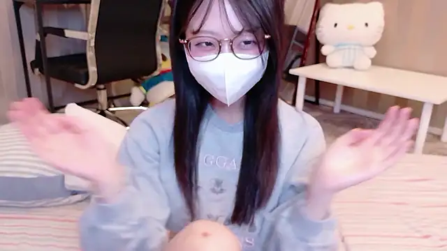 Snapshot of OSUSHI-CHAN chatting on June 8, 5:02 pm OSUSHI-CHAN online show from June 8, 5:02 pm