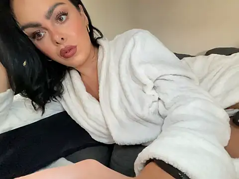 Snapshot of FrancescaXO chatting on May 8, 11:04 am FrancescaXO online show from May 8, 11:04 am