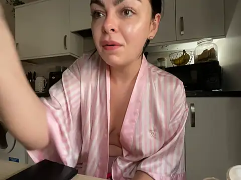 Snapshot of FrancescaXO chatting on May 27, 7:27 am FrancescaXO online show from May 27, 7:27 am