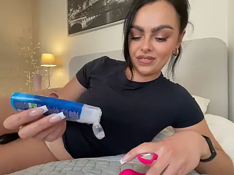 Snapshot of FrancescaXO chatting on June 14, 2:30 pm FrancescaXO online show from June 14, 2:30 pm