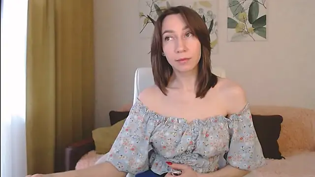 Snapshot of GoodGlamorGirl chatting on February 12, 5:05 am GoodGlamorGirl online show from February 12, 5:05 am