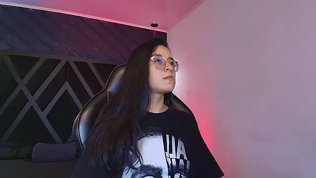 zoe martins  online show from April 11, 5:17 pm