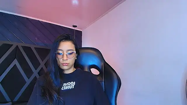 Snapshot of zoe_martins_ chatting on April 19, 1:21 pm zoe martins online show from April 19, 1:21 pm