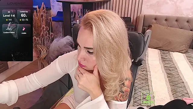 FreeBerryMILF online show from December 14, 8:35 pm