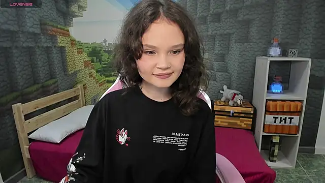 Snapshot of EmilyChaves chatting on September 27, 4:56 pm EmilyChaves online show from September 27, 4:56 pm