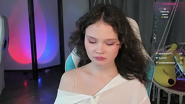 Snapshot of EmilyChaves chatting on October 11, 2:33 am EmilyChaves online show from October 11, 2:33 am