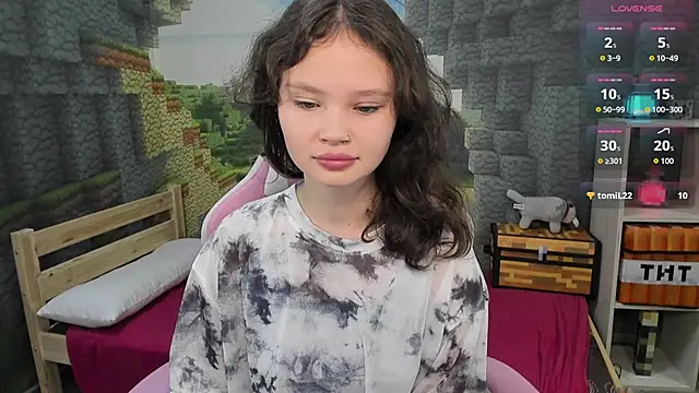 Snapshot of EmilyChaves chatting on October 15, 5:13 pm EmilyChaves online show from October 15, 5:13 pm