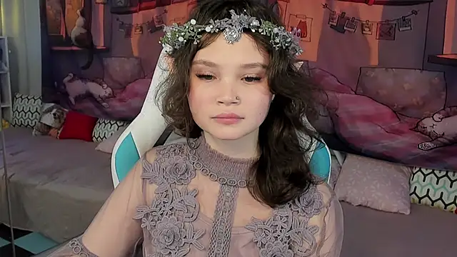 Snapshot of EmilyChaves chatting on October 30, 6:37 am EmilyChaves online show from October 30, 6:37 am