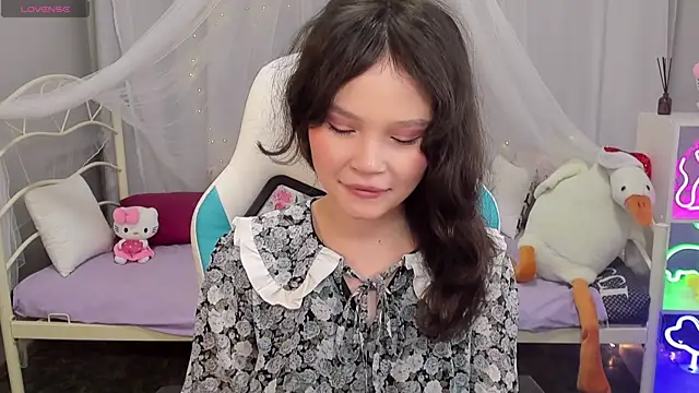 EmilyChaves online show from December 21, 4:41 am