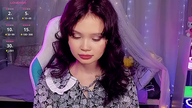 Snapshot of EmilyChaves chatting on April 20, 9:56 am EmilyChaves online show from April 20, 9:56 am