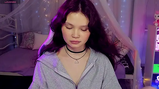 Snapshot of EmilyChaves chatting on April 23, 12:29 pm EmilyChaves online show from April 23, 12:29 pm