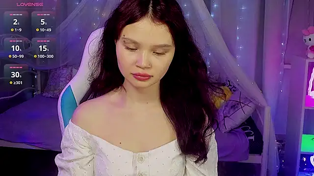Snapshot of EmilyChaves chatting on May 5, 9:28 am EmilyChaves online show from May 5, 9:28 am