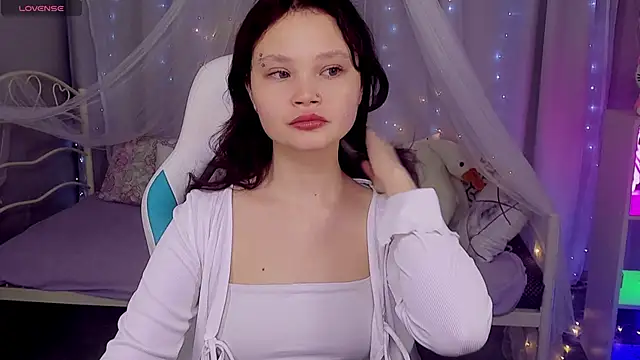 Snapshot of EmilyChaves chatting on May 12, 7:38 am EmilyChaves online show from May 12, 7:38 am