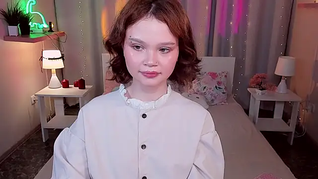 Snapshot of EmilyChaves chatting on June 18, 9:14 am EmilyChaves online show from June 18, 9:14 am