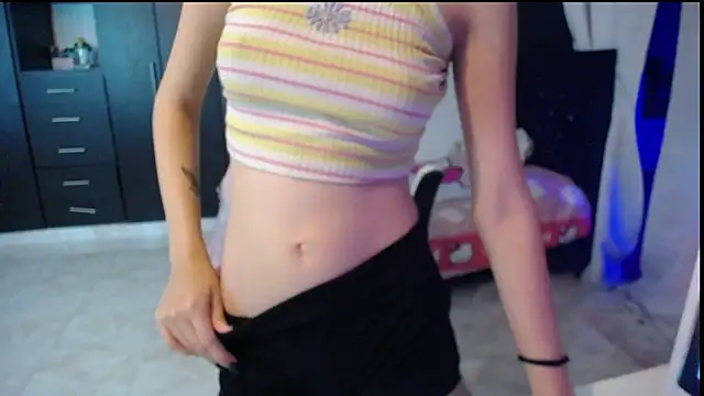 Snapshot of Elizabeth_rose02 chatting on October 12, 12:42 am Elizabeth rose02 online show from October 12, 12:42 am