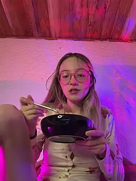 ReenKitty online show from March 26, 5:13 am