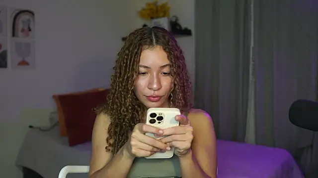 Snapshot of isabella-garcia- chatting on September 20, 12:55 am isabella-garcia- online show from September 20, 12:55 am