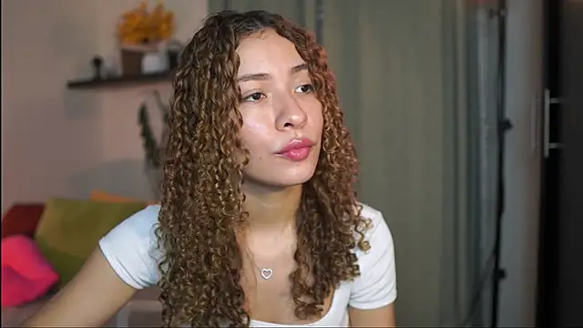 Snapshot of isabella-garcia- chatting on October 21, 2:01 am isabella-garcia- online show from October 21, 2:01 am