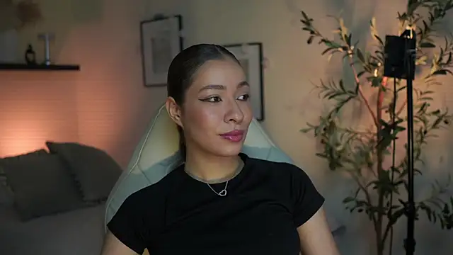 Snapshot of isabella-garcia- chatting on July 15, 1:33 am isabella-garcia- online show from July 15, 1:33 am