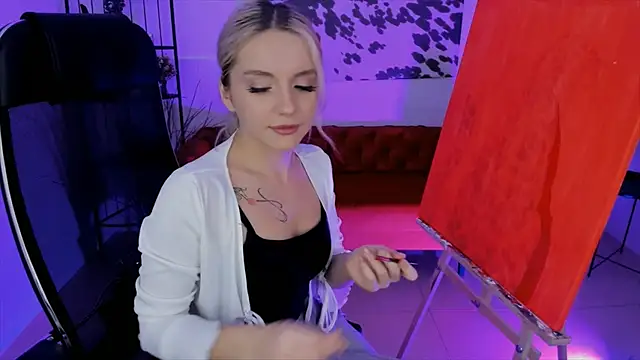 Snapshot of AuroraWrenfield chatting on October 6, 7:28 am AuroraWrenfield online show from October 6, 7:28 am