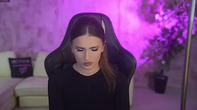 Goldie Flame online show from December 14, 7:18 pm