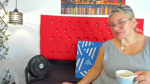 carolinacrus01 online show from November 10, 3:22 pm